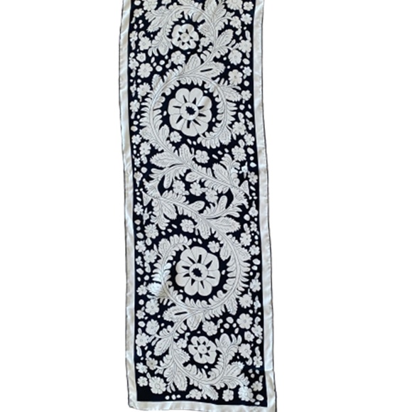 Vintage Vera Neumann Silk Scarf with Flaw - Picture 2 of 5